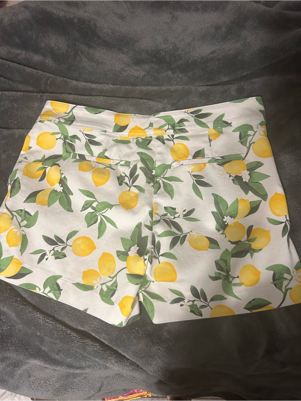 Isaac Mizrahi White Lemon-Print Women's Shorts size 12